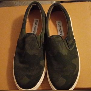 Steve Madden 6M Ecentric Camo Black Olive Green Canvas Slip-on Shoes Sneakers